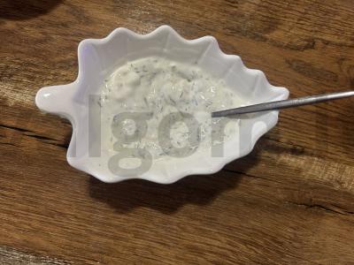 Pica iš sluoksniuotos tešlos su grietinės-česnako padažu Žingsnis 2