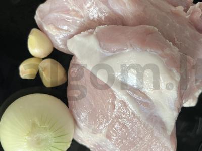 Kepta kiaulienos kaklasnukis su žolelėmis Žingsnis 1