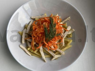 Salotas „Bulvių-morkų juostelės“ pagrindine nuotrauka