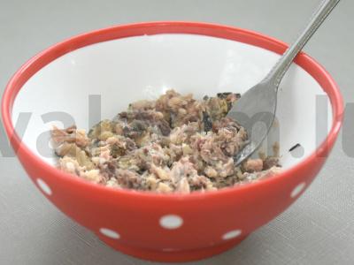 Salotas „Mimoza“ su žuvies konservais Žingsnis 5
