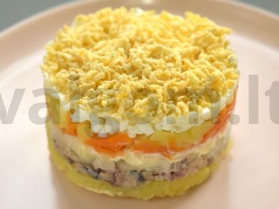 Salotas „Mimoza“ su žuvies konservais Žingsnis 6