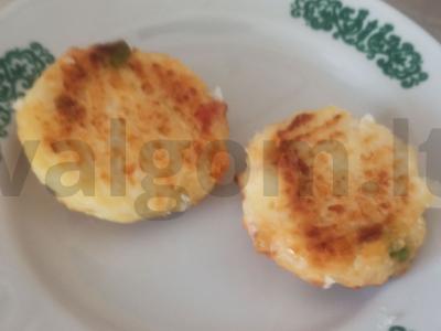 Varškėčiai iš grūdėtos varškės su cukatais pagrindine nuotrauka