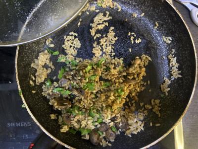 Įdaryta kalmarai su ryžiais ir grybais Žingsnis 4