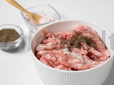 Bulvių apkepas su faršu lėtoje viryklėje Žingsnis 1