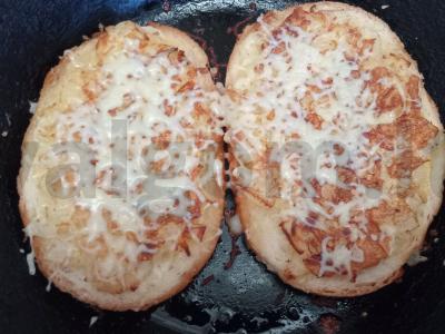 Skrebučiai su svogūnais ir sūriu Žingsnis 8