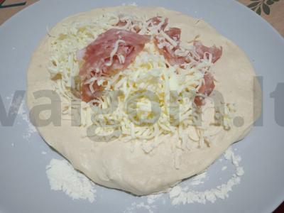 Kibinai su mieliniu tešla, mocarela ir rūkytos dešros Žingsnis 3