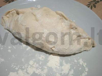 Kibinai su mieliniu tešla, mocarela ir rūkytos dešros Žingsnis 4