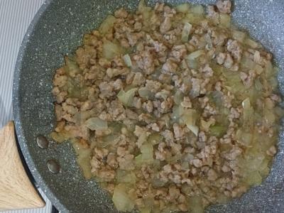 Makaronai su mėsos padažu Žingsnis 1