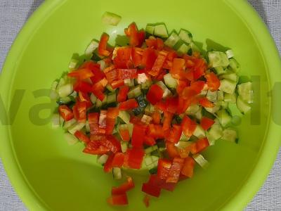 Daržovių salotas su krevetėmis ir kinoja Žingsnis 4