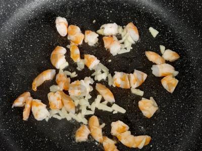 Daržovių salotas su krevetėmis ir kinoja Žingsnis 5