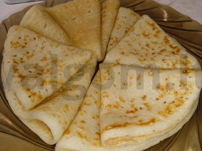 Beigluteniai blynai su sviestu pagrindine nuotrauka