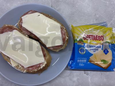 Karšti sumuštiniai su lydytu sūriu ir dešra Žingsnis 4