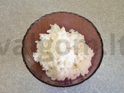 Ryžių košė su kokosų aliejumi, cukatais, razinomis ir riešutais Žingsnis 1