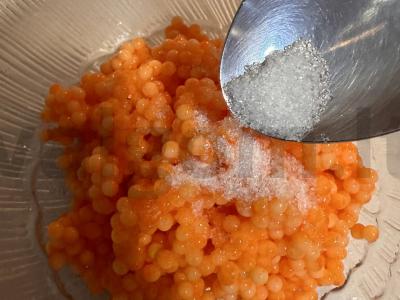 Namų sąlygomis paruošta silpnai sūdyta raudonos žuvies ikra Žingsnis 6