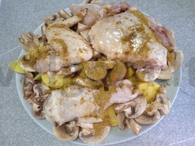 Vištiena, kepta su sausa adžika, rozmarinu, bulvėmis ir pievagrybiais Žingsnis 4