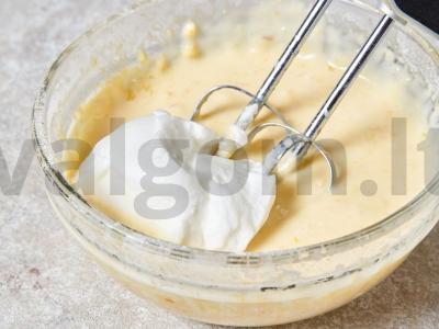 Citrininiai keksiukai su kondensuotu pienu Žingsnis 3