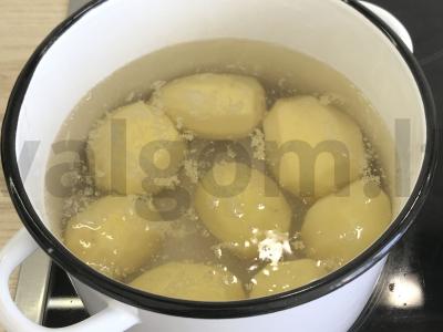 Mini bulvių blynai su varškės padažu Žingsnis 1