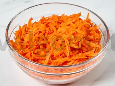 Morkų ritinys su kiaušiniu ir sūriu Žingsnis 1