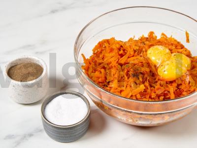 Morkų ritinys su kiaušiniu ir sūriu Žingsnis 5