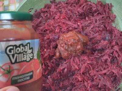 Burokėlių salotas su pomidorų pasta Žingsnis 4