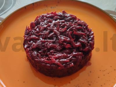 Burokėlių salotas su pomidorų pasta pagrindine nuotrauka