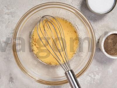 Skrebučiai su kiaušiniu, kumpiu ir sūriu pusryčiams Žingsnis 2