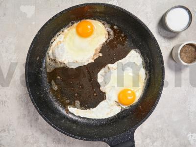 Skrebučiai su kiaušiniu, kumpiu ir sūriu pusryčiams Žingsnis 4