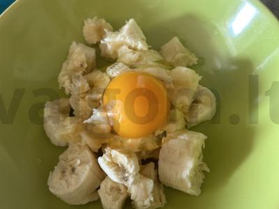 Bananų blynai be cukraus Žingsnis 2