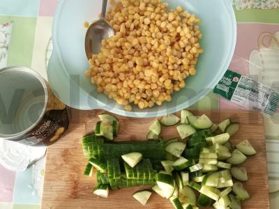 Salotos su konservuotu tunu Žingsnis 1