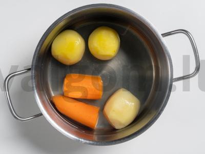 Salotas „Sniego pusnys“ su vištienos krūtinėle Žingsnis 1