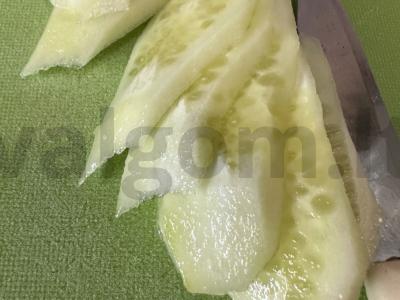 Sumuštiniai su raudona žuvimi ir agurku Žingsnis 1