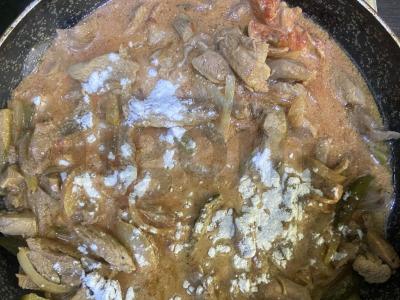 Kalakutienos troškinys su marinuotais agurkais Žingsnis 8