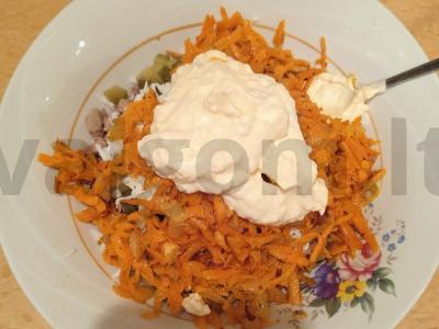 Salotos su vištienos kepenėlėmis ir keptomis morkomis Žingsnis 8