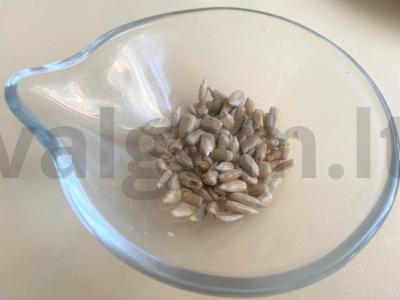 Burokėlių salotos su saulėgrąžų sėklomis Žingsnis 2