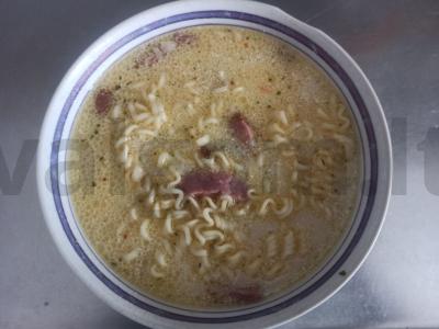 Greitai paruošiamas sriuba su makaronais, kepta dešra ir krienų padažu pagrindine nuotrauka