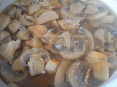 Grybų ir pievagrybių tyrės sriuba Žingsnis 5