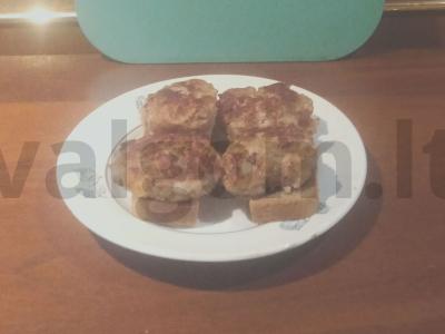 Namų kotletai su česnaku ir svanų druska pagrindine nuotrauka