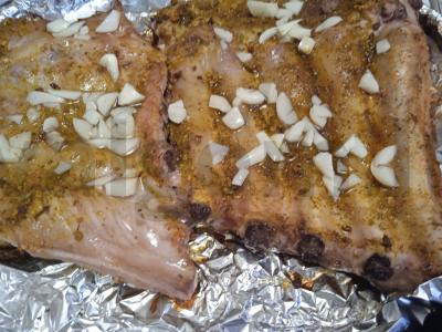 Kepti kiaulienos šonkauliai su sausa adžika ir česnaku Žingsnis 5