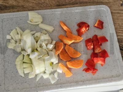 Skani lagman su mėsa ir daržovėmis Žingsnis 1