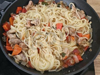 Skani lagman su mėsa ir daržovėmis Žingsnis 10