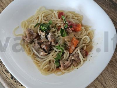 Skani lagman su mėsa ir daržovėmis pagrindine nuotrauka