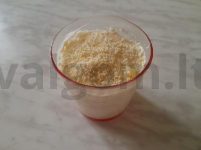 Varškės desertas su baltuoju šokoladu pagrindine nuotrauka