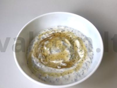 Varškės pudingas su chia sėklomis pagrindine nuotrauka