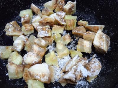 Salotas su traškiais baklažanais, granato sėklomis ir graikiniais riešutais Žingsnis 3