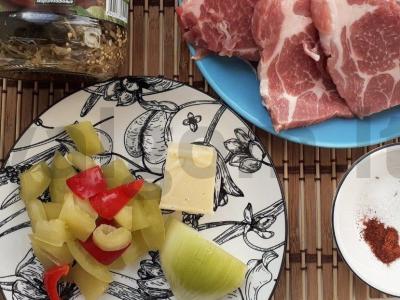 Keptas mėsa su daržovėmis ir sūriu Žingsnis 1