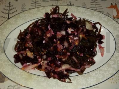 Salotos su burokėliais ir jūros kopūstais pagrindine nuotrauka