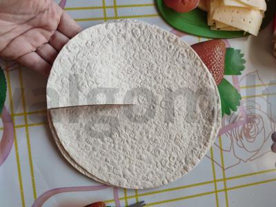 Trikampiai iš lavašo pusryčiams Žingsnis 1