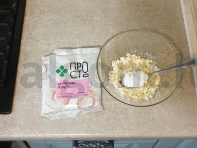 Sūrio blynai su bananų įdaru ir cukraus pudra Žingsnis 2