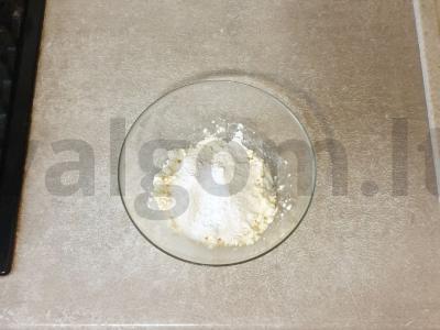 Sūrio blynai su bananų įdaru ir cukraus pudra Žingsnis 3