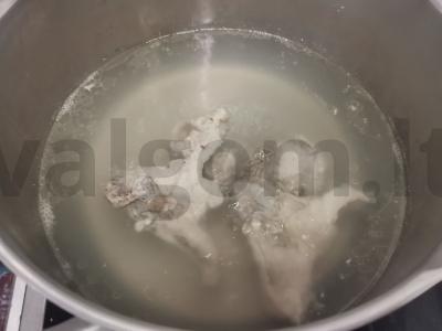 Šči su kiauliena ir salierais Žingsnis 1